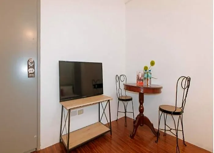 Oyo 1087 Enrico's Place Kamias 호텔